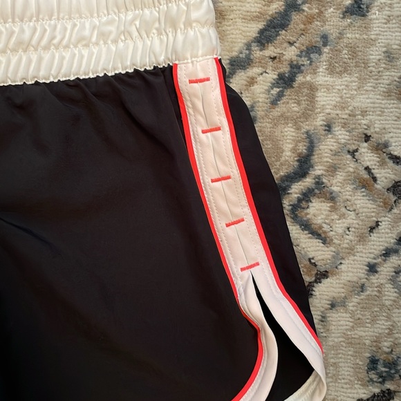Set of 2 Under Armour Heat Gear Shorts - Picture 7 of 8